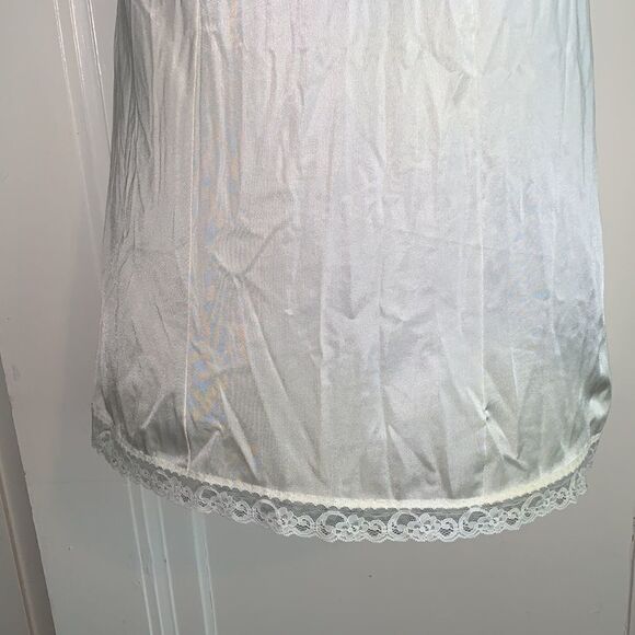 Vtg Vanity Fair creamy white lace front full slip - Picture 4 of 11